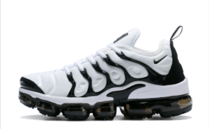 Nike Air VaporMax Plus branco e preto