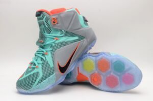 Tênis de basquete Nike LeBron James 12