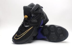 Tênis de basquete Nike LeBron James 13