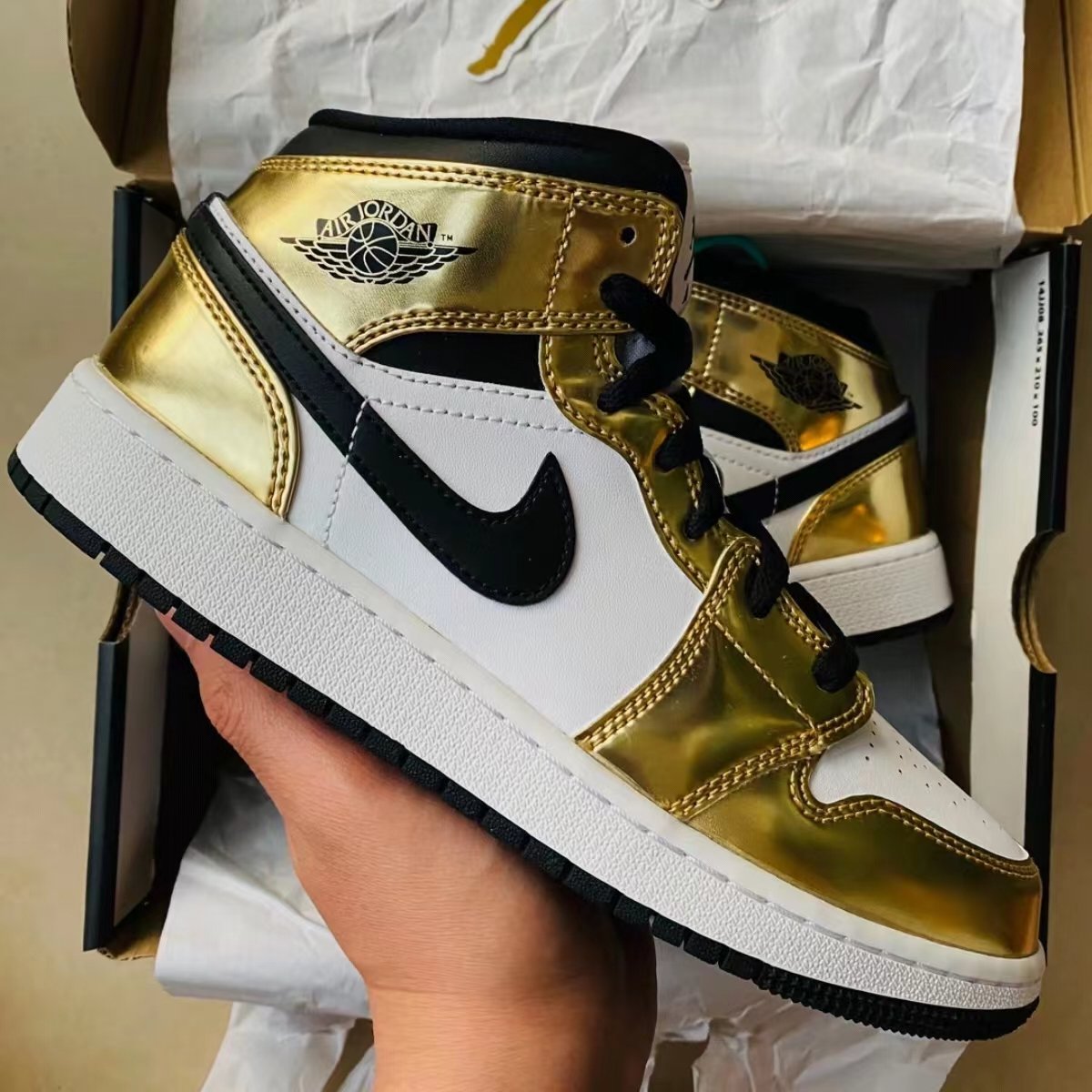 Air Jordan 1 Mid 'Metallic Gold' DC1419-700