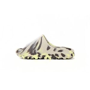 Chinelo adidas Yeezy (Tamanho muito pequeno, recomenda-se um tamanho maior)